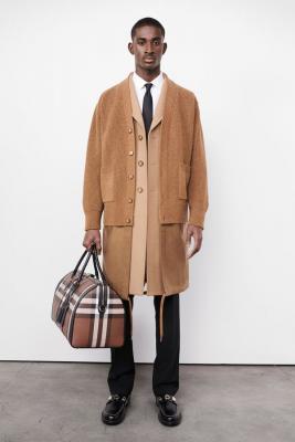 Burberry Pre-Fall 2022 (94271-Burberry-Pre-Fall-2022-11.jpg)