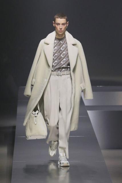 Fendi Menswear осень-зима 2022/2023 (94340-Fendi-Menswear-FW-2022-13.jpg)