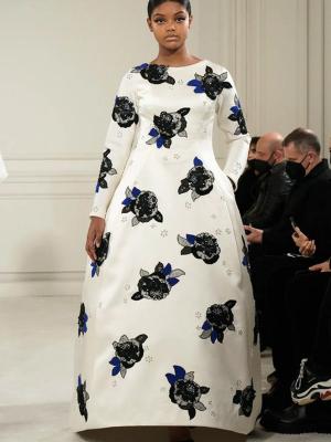 Valentino весна-лето 2022 (94819-Valentino-Couture-SS-2022-01.jpg)