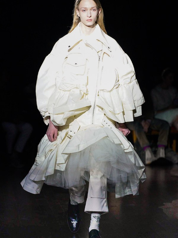 Simone Rocha осень-зима 2022/23 (95037-Simone-Rocha-FW-2022-04.jpg)