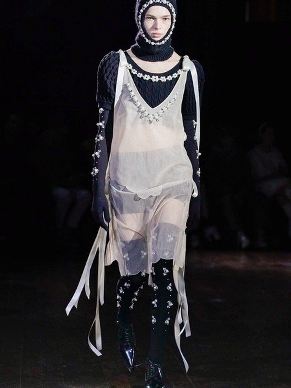 Simone Rocha осень-зима 2022/23 (95037-Simone-Rocha-FW-2022-07.jpg)