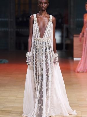 Elie Saab весна-лето 2022 (95561-Elie-Saab-SS-2022-08.jpg)