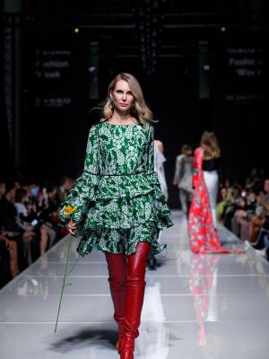 Александр Арутюнов на Seasons Fashion Week 2022 (95670-Aleksandr-Arutyunov-SS-2022-05.jpg)