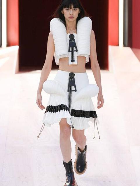 Louis Vuitton SS-2023 (весна-лето 2023) (97055-Louis-Vuitton-SS-2023-b.jpg)