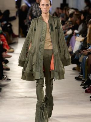 Sacai SS-2023 (весна-лето 2023) (97091-sacai-ss-2023-08.jpg)