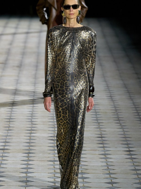 Saint Laurent SS-2023 (весна-лето 2023) (97107-Saint-Laurent-SS-2023-05.jpg) Saint Laurent SS-2023 (весна-лето 2023) (97107-Saint-Laurent-SS-2023-05.jpg)