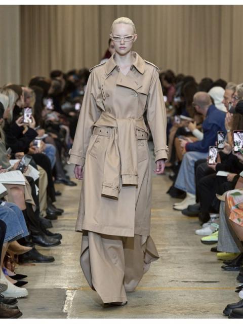 Burberry SS-2023 (весна-лето 2023) (97266-Burberry-SS-2023-09.jpg)