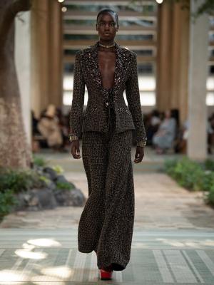 Chanel pre-fall 2023 (97669-Chanel-Pre-Fall-2023-02.jpg)