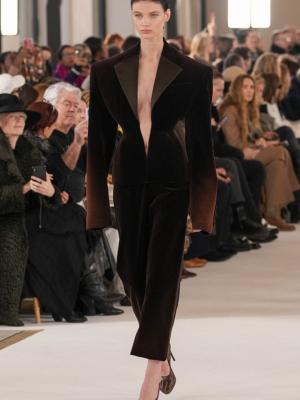 Schiaparelli Couture весна-лето 2023 (97908-Sciaparelli-SS-2023-05.jpg)
