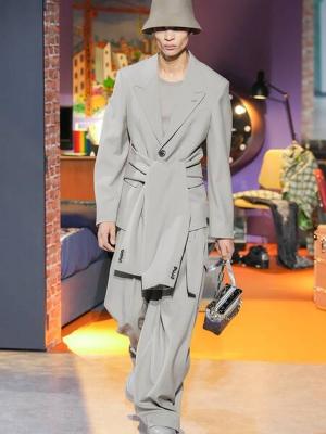 Louis Vuitton Menswear осень-зима 2023 (97952-Louis-Vuitton-Menswear-FW-2023-02.jpg)