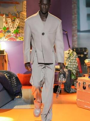 Louis Vuitton Menswear осень-зима 2023 (97952-Louis-Vuitton-Menswear-FW-2023-b.jpg)
