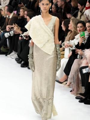 Fendi Couture весна-лето 2023 (97967-Fendi-Couture-SS-2023-02.jpg)