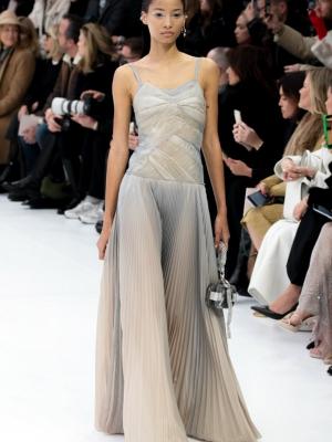 Fendi Couture весна-лето 2023 (97967-Fendi-Couture-SS-2023-03.jpg)