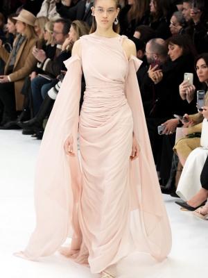 Fendi Couture весна-лето 2023 (97967-Fendi-Couture-SS-2023-06.jpg)