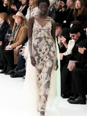 Fendi Couture весна-лето 2023 (97967-Fendi-Couture-SS-2023-12.jpg)