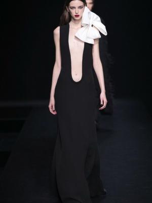 Valentino Couture весна-лето 2023 (97982-Valentino-Couture-SS-2023-09.jpg)
