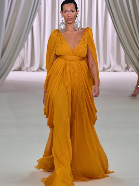 Giambattista Valli Couture весна-лето 2023 (97997-Giambattista-Valli-SS-2023-03.jpg)