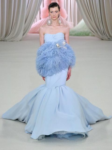 Giambattista Valli Couture весна-лето 2023 (97997-Giambattista-Valli-SS-2023-07.jpg)