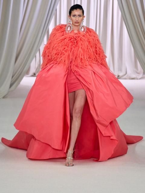 Giambattista Valli Couture весна-лето 2023 (97997-Giambattista-Valli-SS-2023-09.jpg)