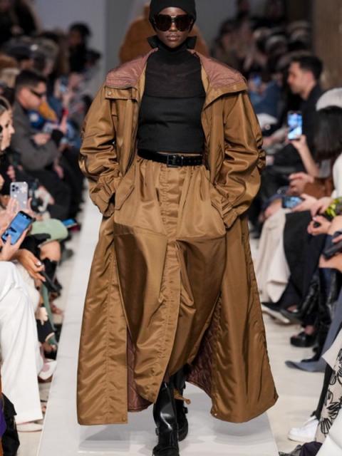 Max Mara FW-2023 (осень-зима 2023) (98248-Max-Mara-FW-2023-b.jpg)