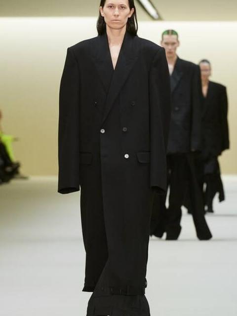 Balenciaga FW-2023 (осень-зима 2023) (98448-Balenciaga-FW-2023-02.jpg)