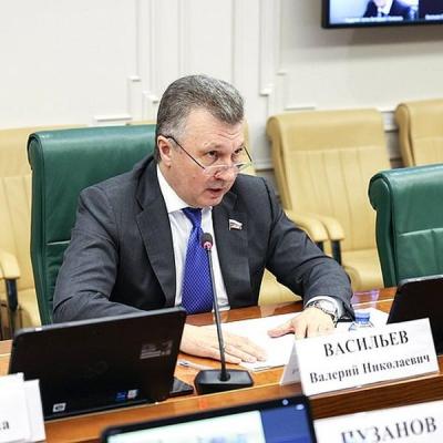 Круглый стол СФ «Развитие легкой промышленности в новых экономических условиях» (98823-russia-federal-council-s.jpg) Круглый стол СФ «Развитие легкой промышленности в новых экономических условиях» (98823-russia-federal-council-s.jpg)