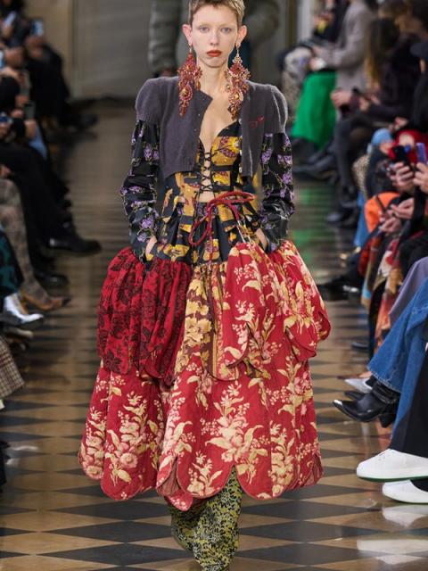 Andreas Kronthaler for Vivienne Westwood осень-зима 2023/24 (98943-Andreas-Kronthaler-FW-2023-07.jpg)