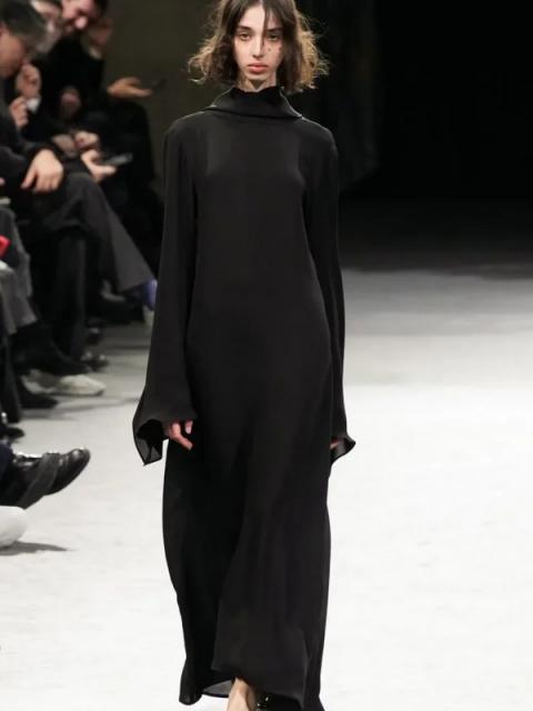 Yohji Yamamoto FW-2023/24 (осень-зима 2023/24) (99037-Yonji-Yamamoto-FW-2023-02.jpg)