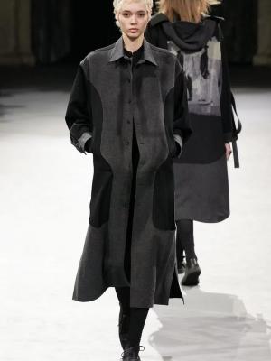 Yohji Yamamoto FW-2023/24 (осень-зима 2023/24) (99037-Yonji-Yamamoto-FW-2023-04.jpg)