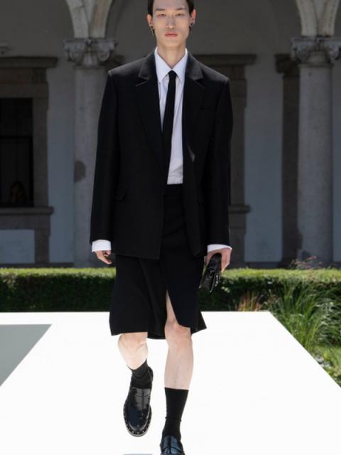 Valentino Menswear SS-2024 (весна-лето 2024) (99575-Valentino-Menswear-SS-2023-05.jpg)