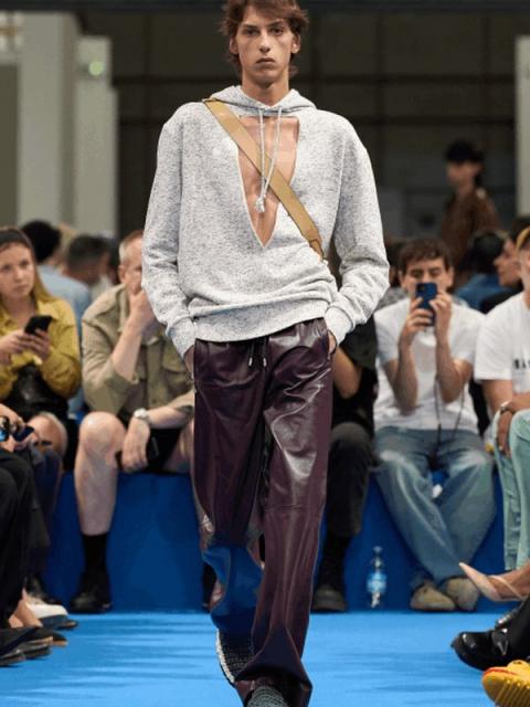 JW Anderson Menswear 2024 (весна-лето 2024) (99588-JW-Anderson-Menswear-2024-03.jpg)