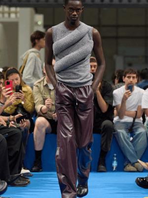 JW Anderson Menswear 2024 (весна-лето 2024) (99588-JW-Anderson-Menswear-2024-04.jpg)