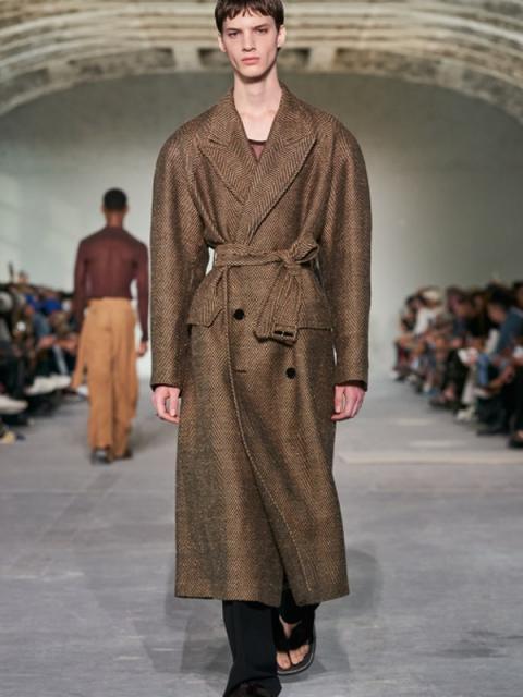 Dries Van Noten Menswear SS-2024 (весна-лето 2024) (99683-Dries-Van-Noten-Menswear-2024-02.jpg)