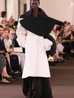Schiaparelli Couture осень-зима 2023 (99702-Sciaparelli-Couture-FW-2023-01.jpg)