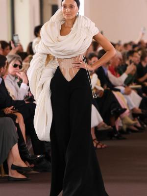 Schiaparelli Couture осень-зима 2023 (99702-Sciaparelli-Couture-FW-2023-03.jpg)