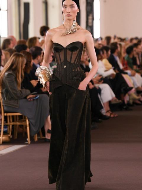 Schiaparelli Couture осень-зима 2023 (99702-Sciaparelli-Couture-FW-2023-04.jpg)