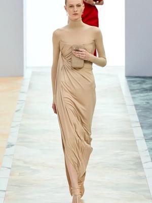 Fendi Couture осень-зима 2023 (99857-Fendi-Couture-FW-2023-04.jpg)
