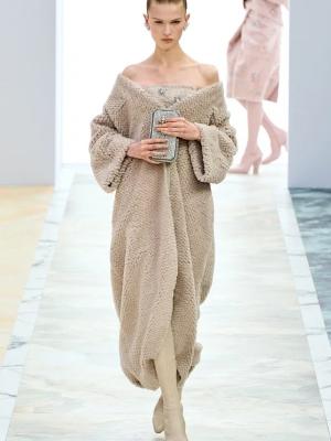 Fendi Couture осень-зима 2023 (99857-Fendi-Couture-FW-2023-08.jpg)