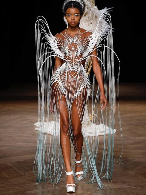 Iris van Herpen Couture осень-зима 2023 (99968-Iris-Van-Herpen-Couture-2023-02.jpg)