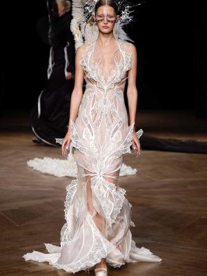 Iris van Herpen Couture осень-зима 2023 (99968-Iris-Van-Herpen-Couture-2023-06.jpg)