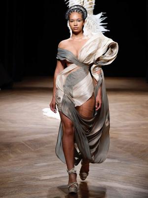 Iris van Herpen Couture осень-зима 2023 (99968-Iris-Van-Herpen-Couture-2023-b.jpg)